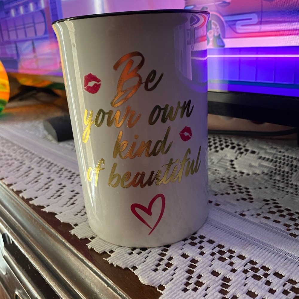 Makeup brush holder